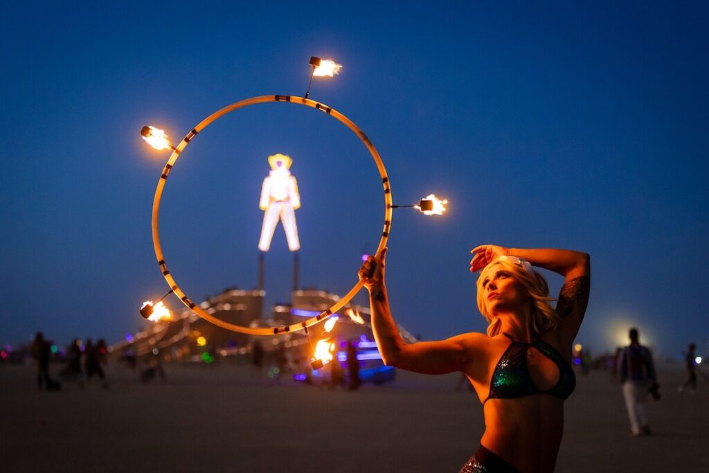 Woman with fire ring with the Man inside